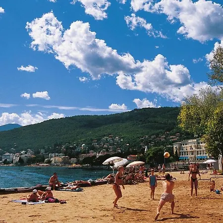 5219-1 For 2 Pers In Appartement Opatija